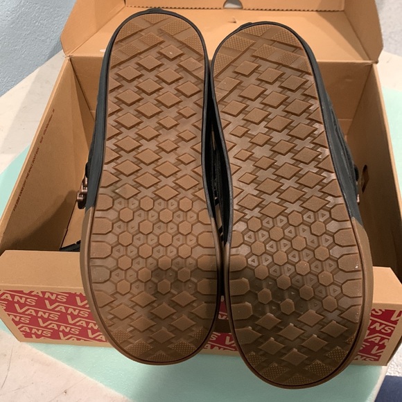 Vans men’s snowboard boots - Picture 3 of 4